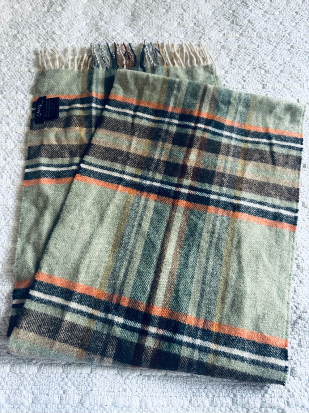100% Cashmere Plaid Fringe Scarf - Picture 2 of 4